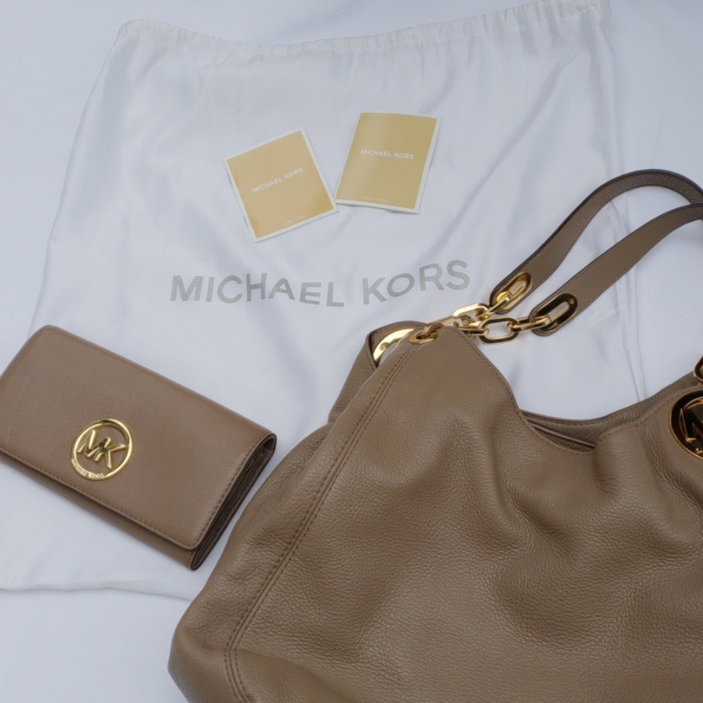 Michael Kors Biege bag with matching wallet